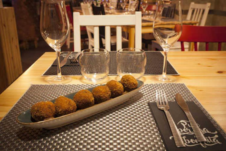 Croquetas de cecina y membrillo