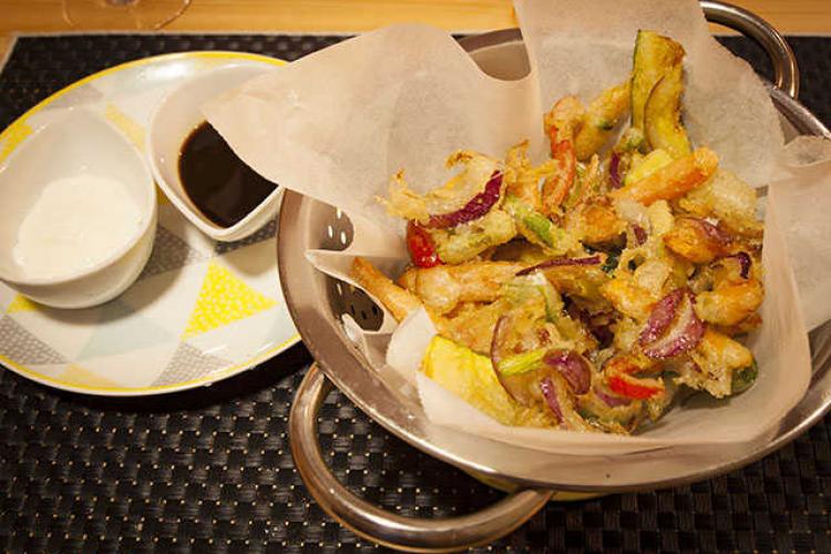 Tempura de verduras y Langostinos